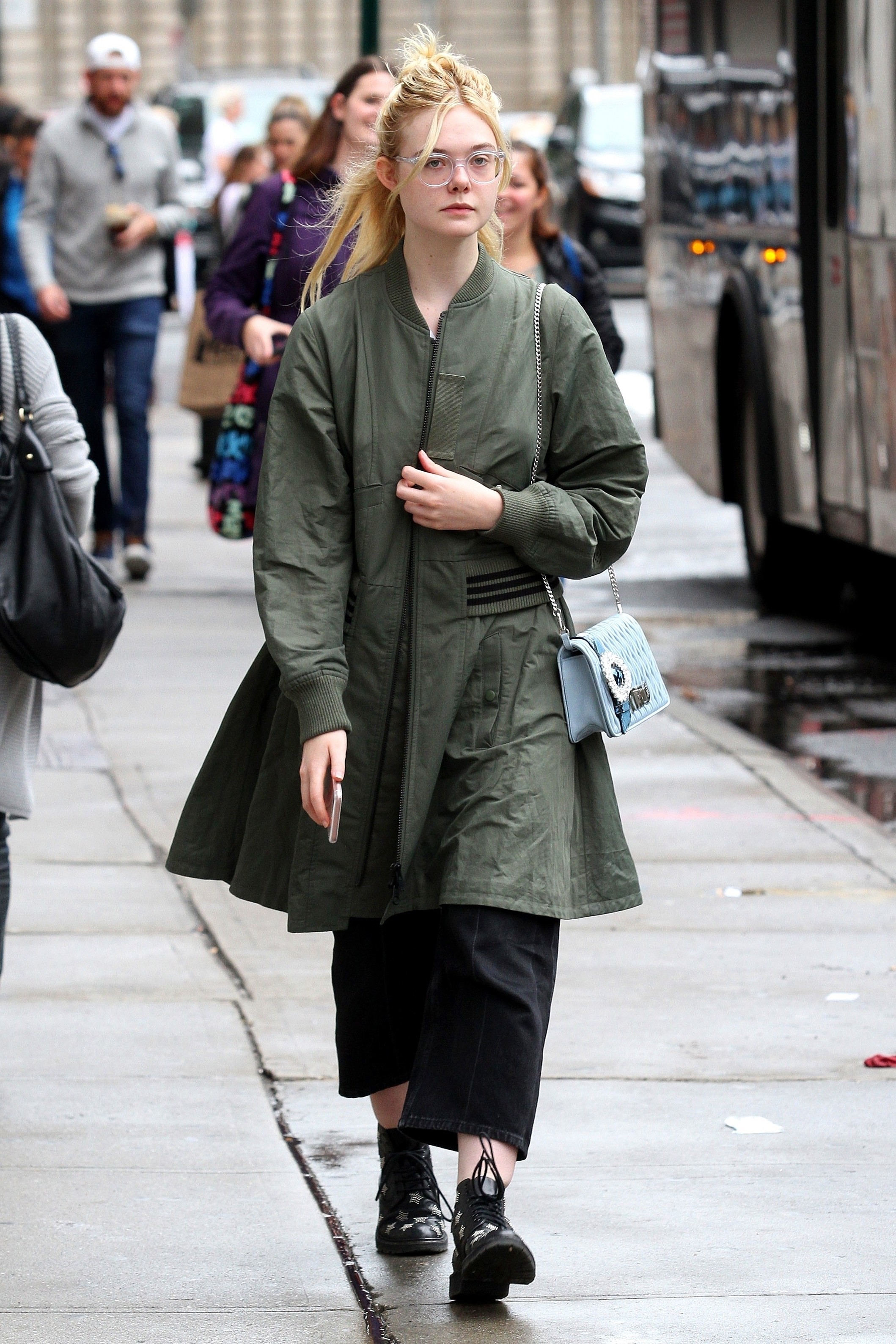 elle-fanning-out-in-nyc-9317-9.jpg