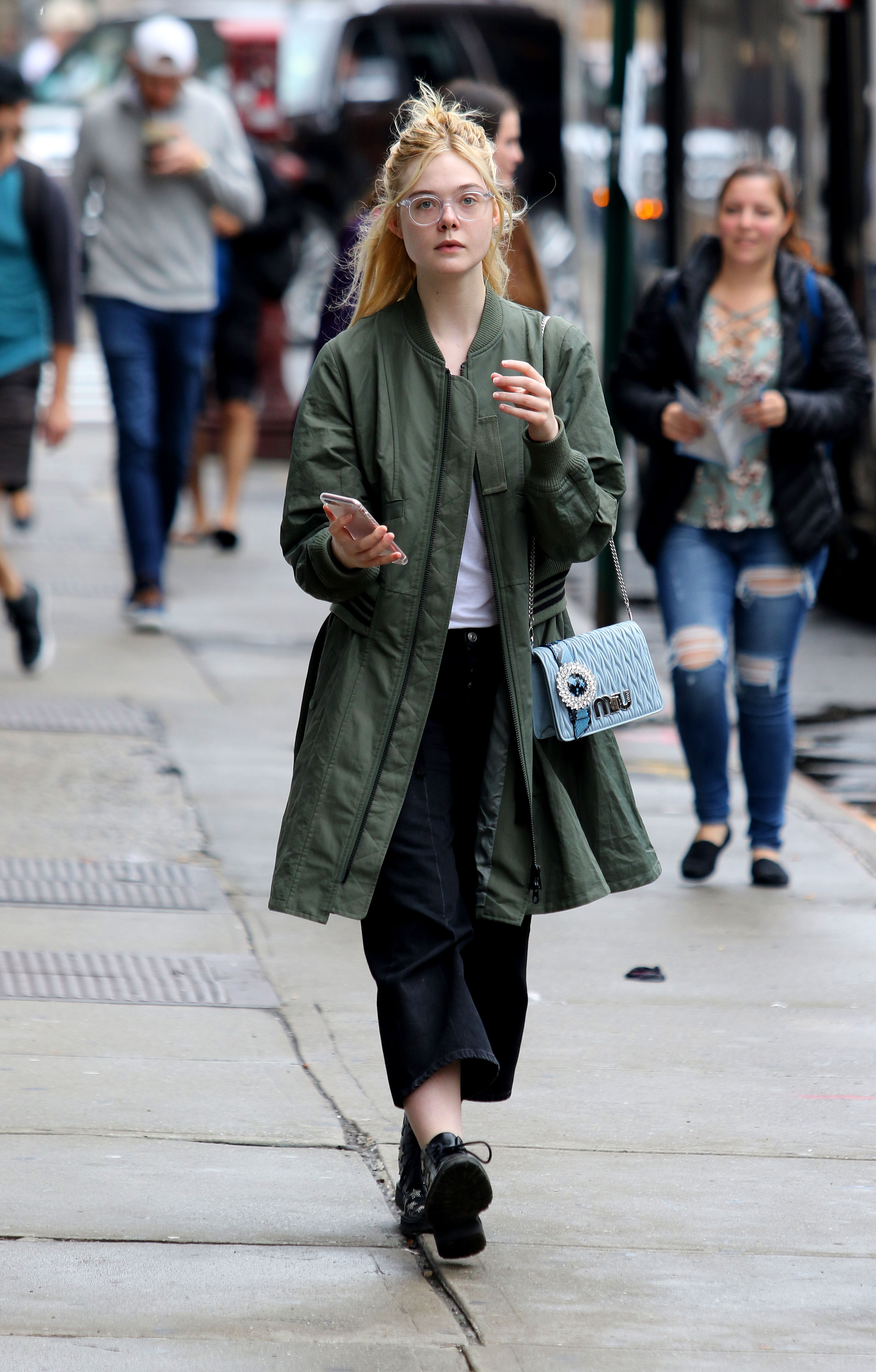 elle-fanning-out-in-nyc-9317-36.jpg