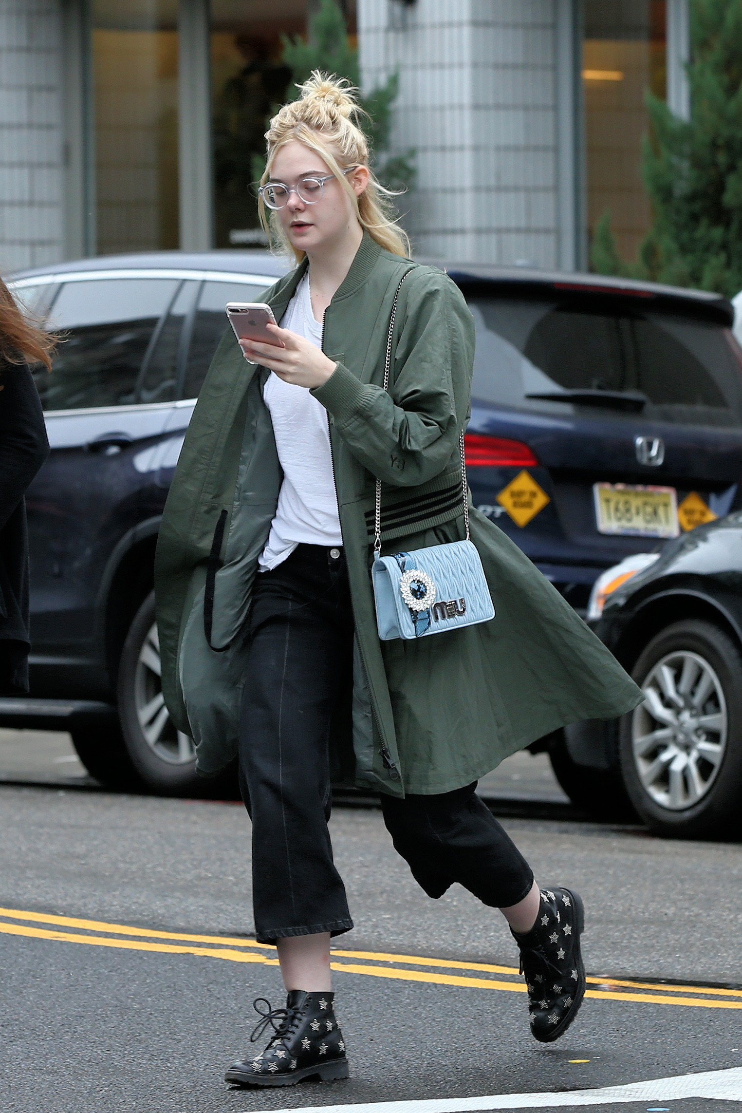 elle-fanning-out-in-nyc-9317-25.jpg