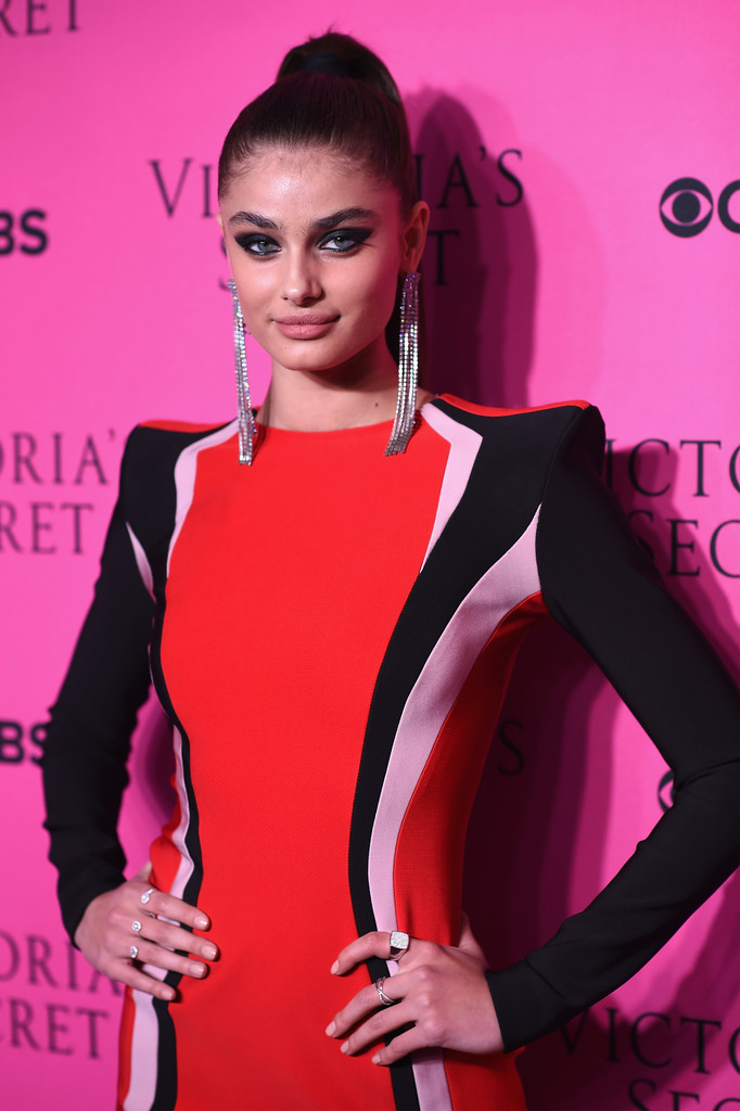 taylor-hill-2017-victorias-secret-fashion-show-viewing-party-in-nyc-112817.jpg