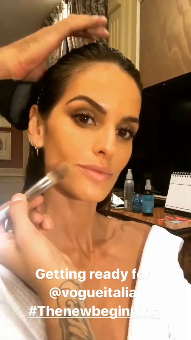 Izabel Goulart -- MOSN 140717 To 141217 030.png
