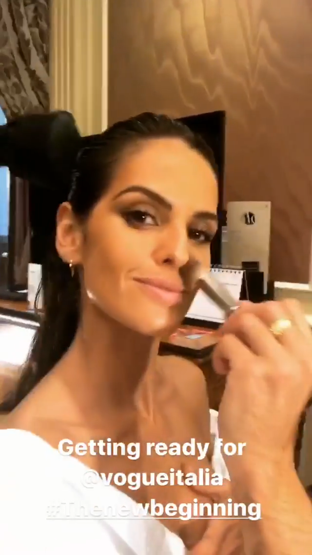 Izabel Goulart -- MOSN 140717 To 141217 032.png