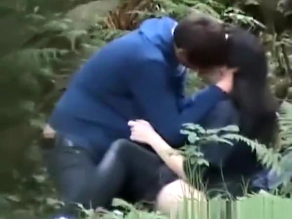Teen couple caught fucking in public park (5).jpg