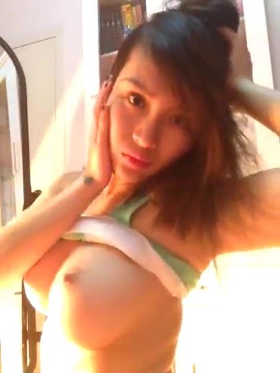 Taiwan hot girl on webcam (1).jpg
