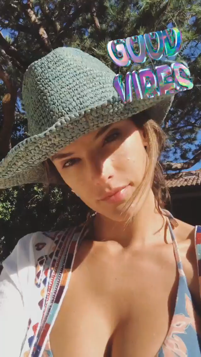 Alessandra Ambrosio -- MOSN 1111017 To 160218 053.png