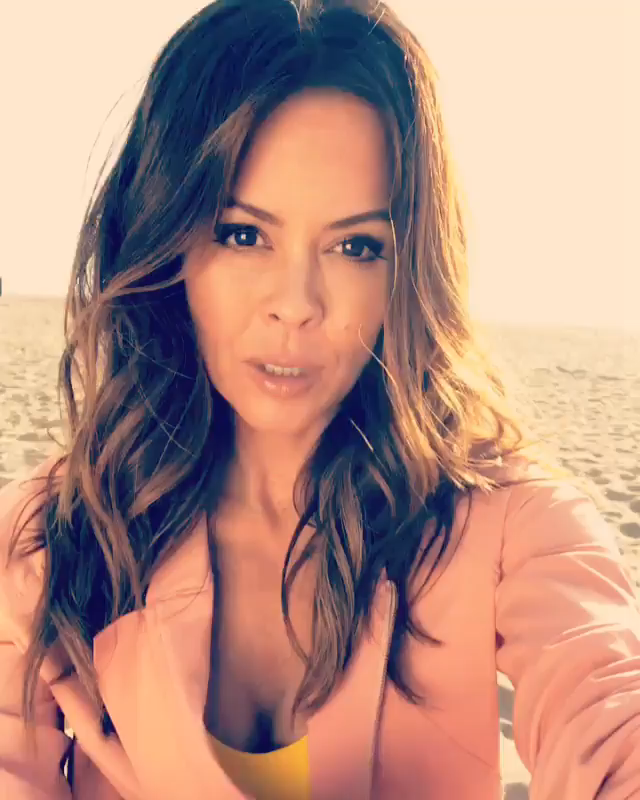 Brooke Burke -- MOSN 111117 To 150218 039.png