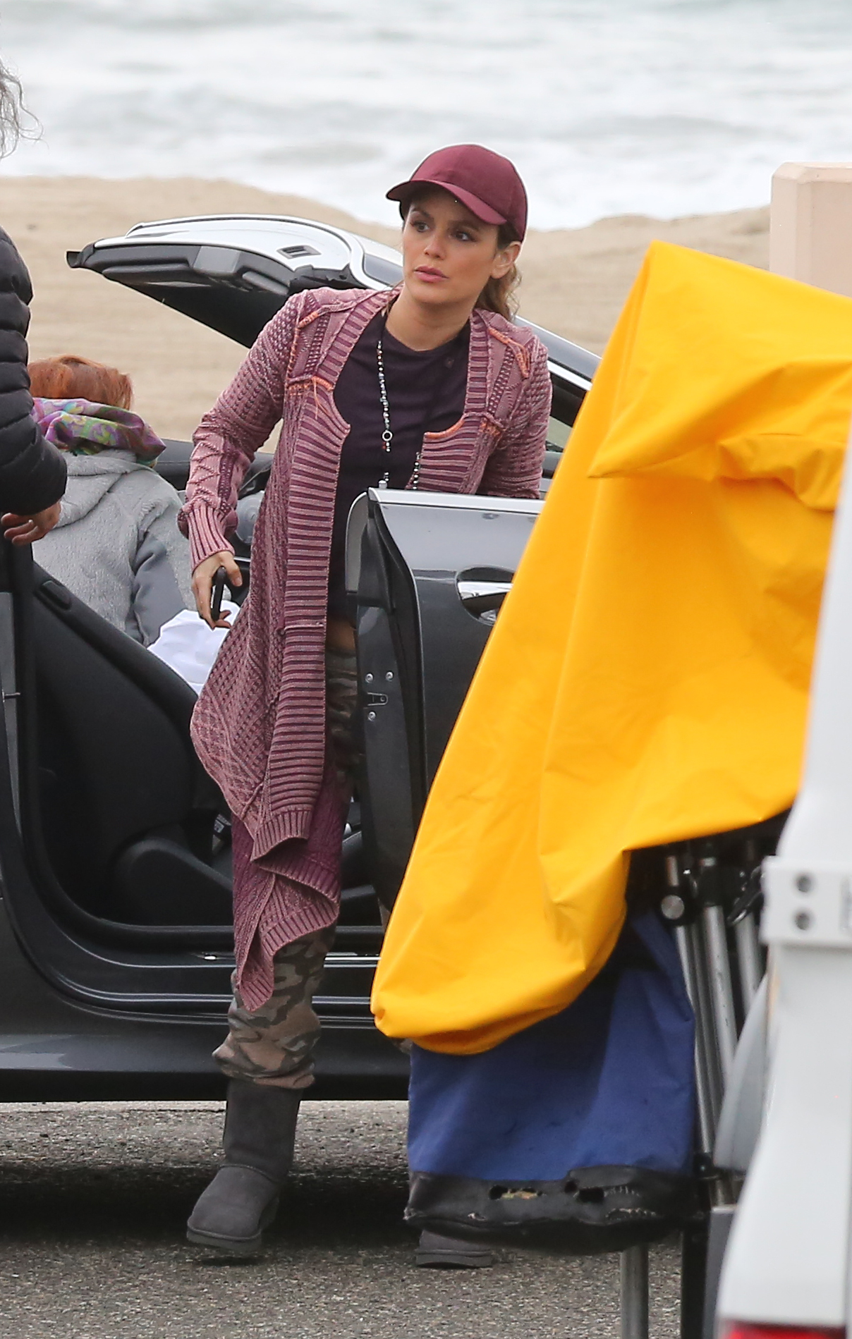 rachel-bilson-filming-take-two-in-malibu-31418-2.jpg