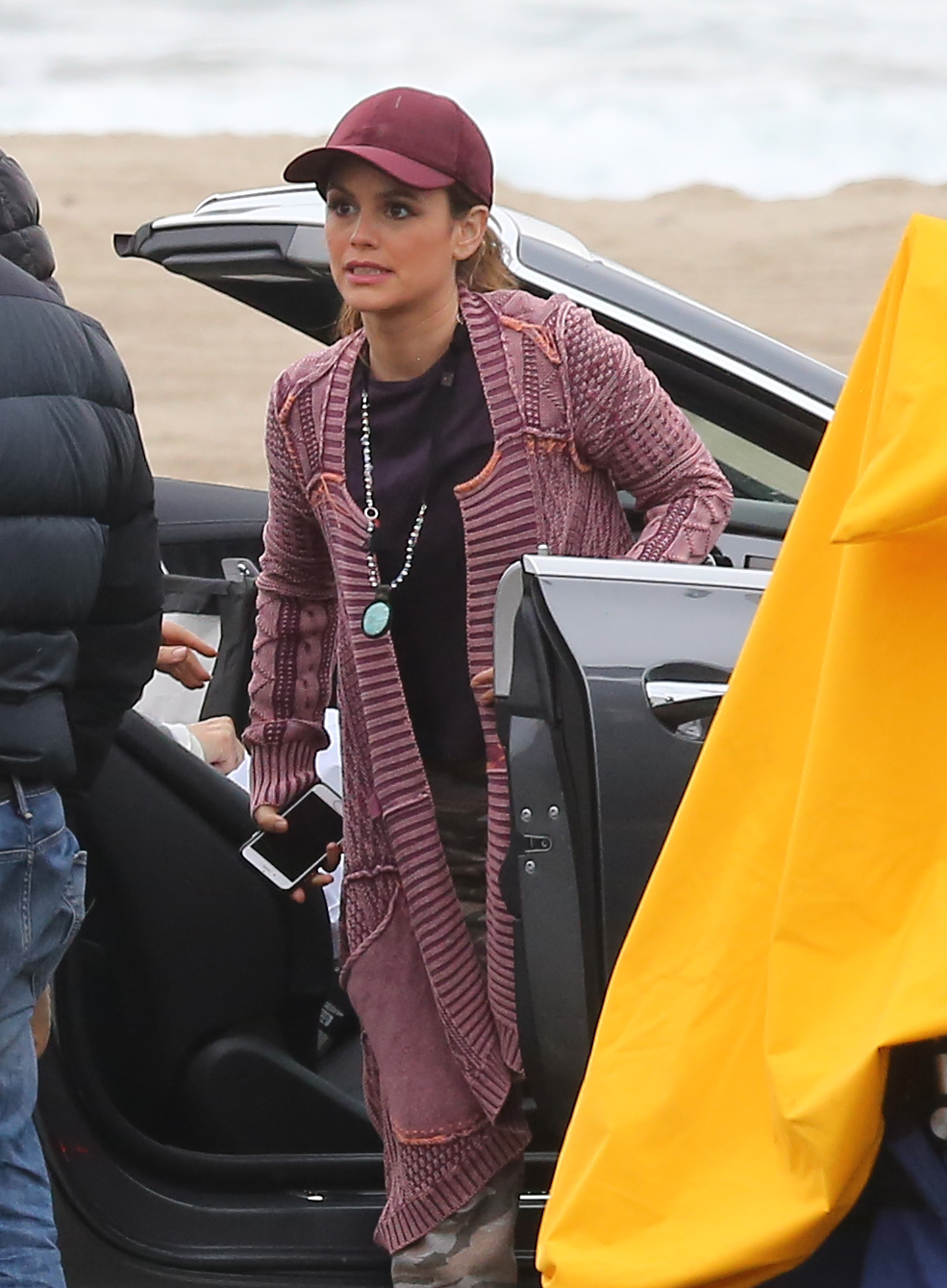 rachel-bilson-filming-take-two-in-malibu-31418-7.jpg