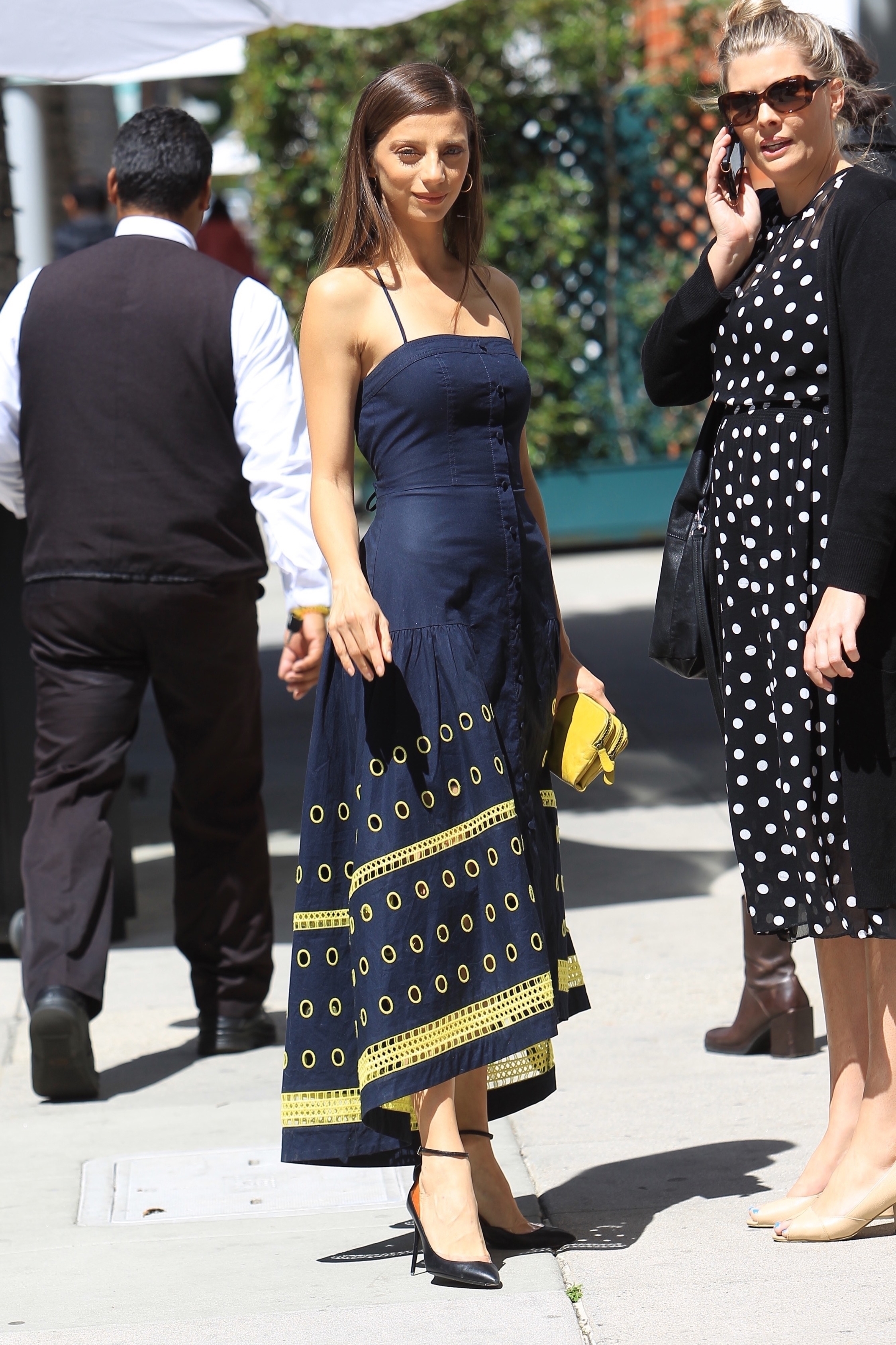 angela-sarafyan-out-for-lunch-in-beverly-hills-32718-7.jpg