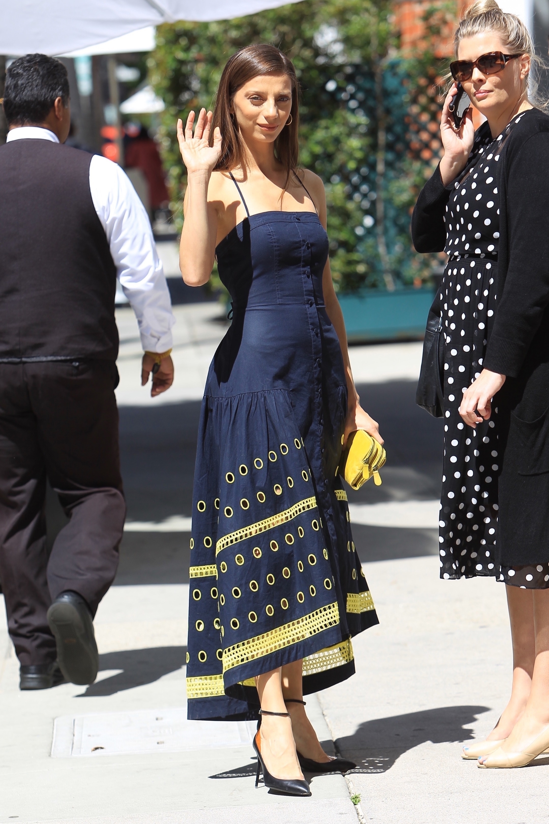 angela-sarafyan-out-for-lunch-in-beverly-hills-32718-1.jpg