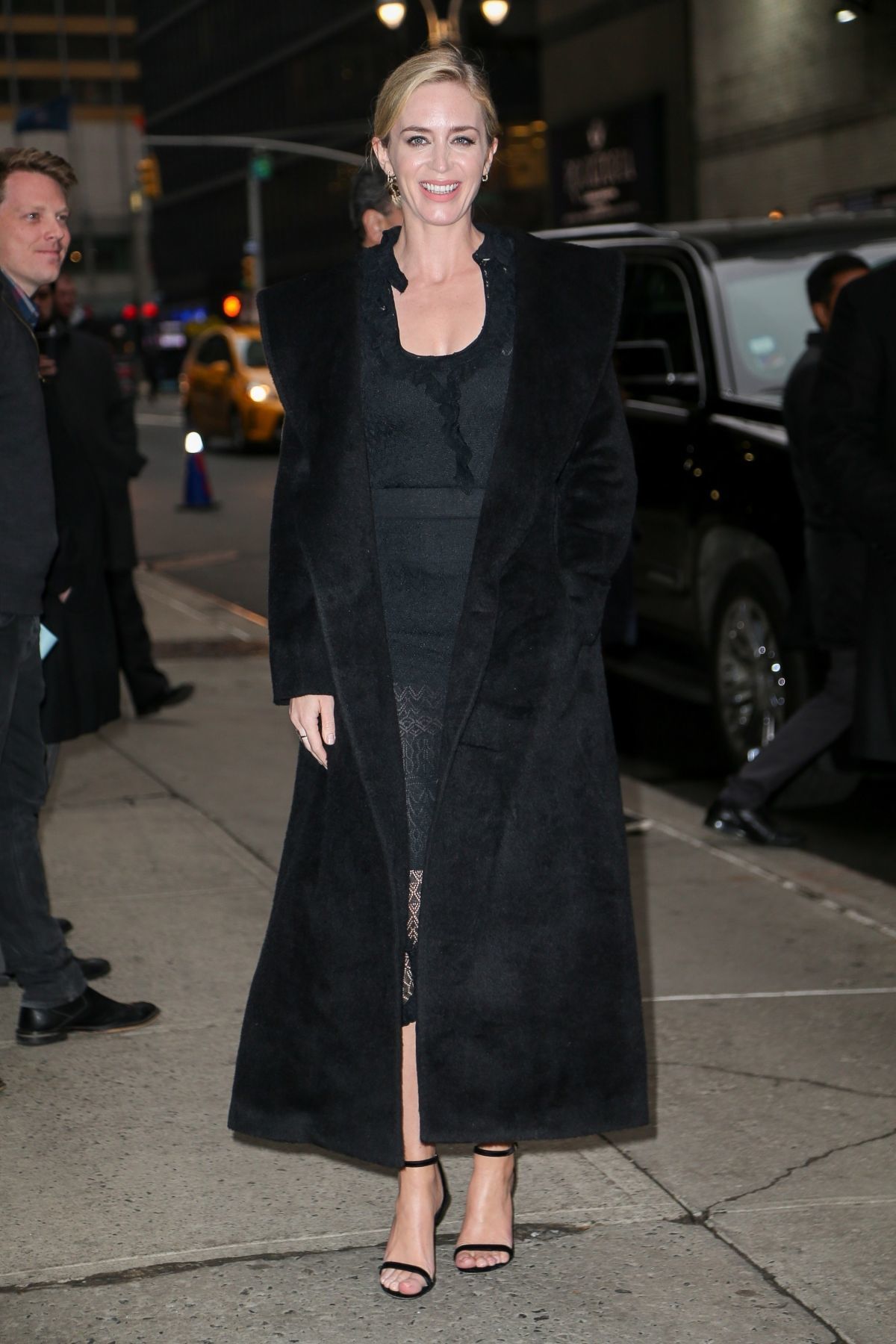 emily-blunt-arriving-at-the-late-show-with-stephen-colbert-in-nyc-32918-10.jpeg