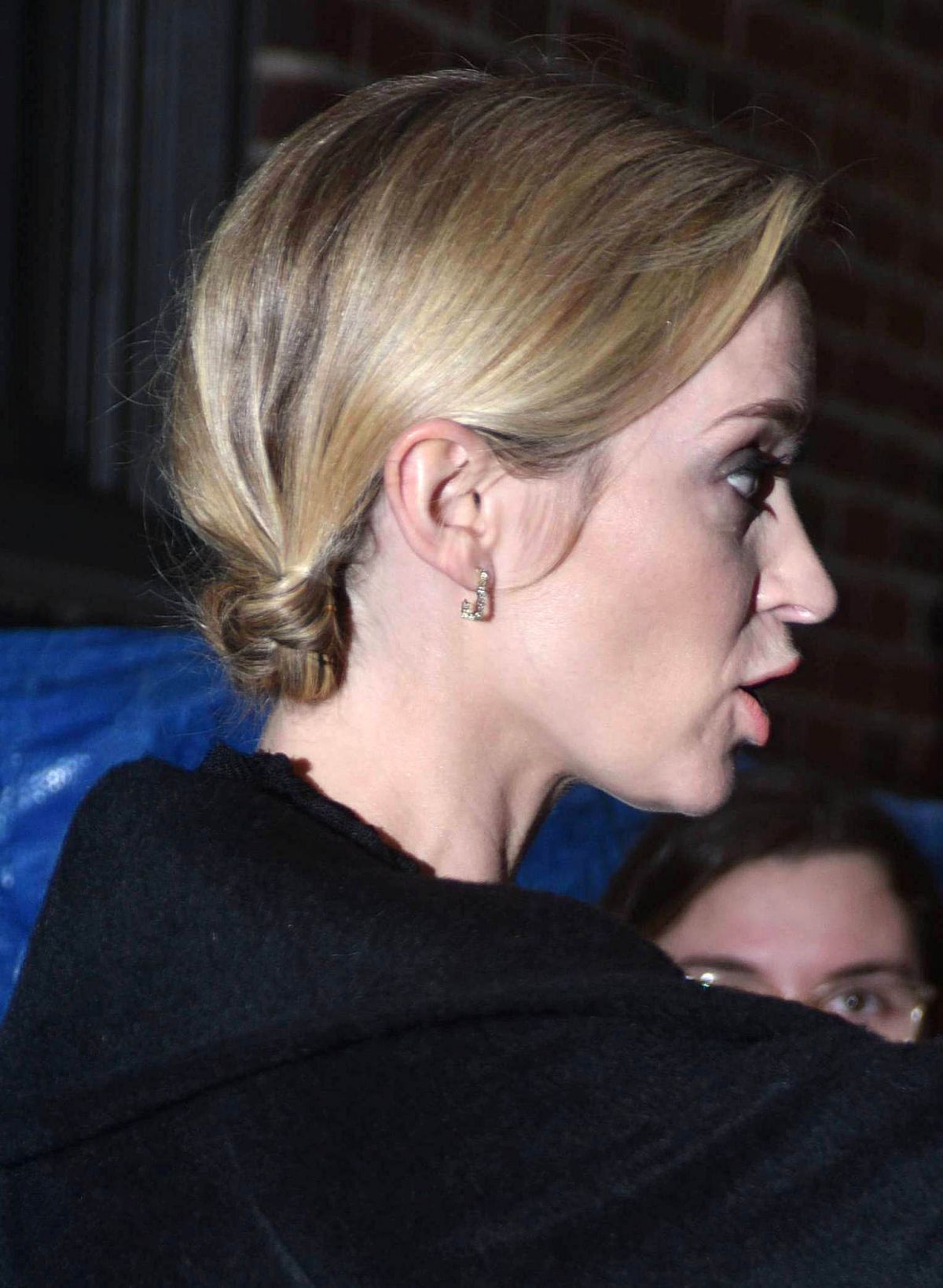 emily-blunt-arriving-at-the-late-show-with-stephen-colbert-in-nyc-32918-6.jpeg