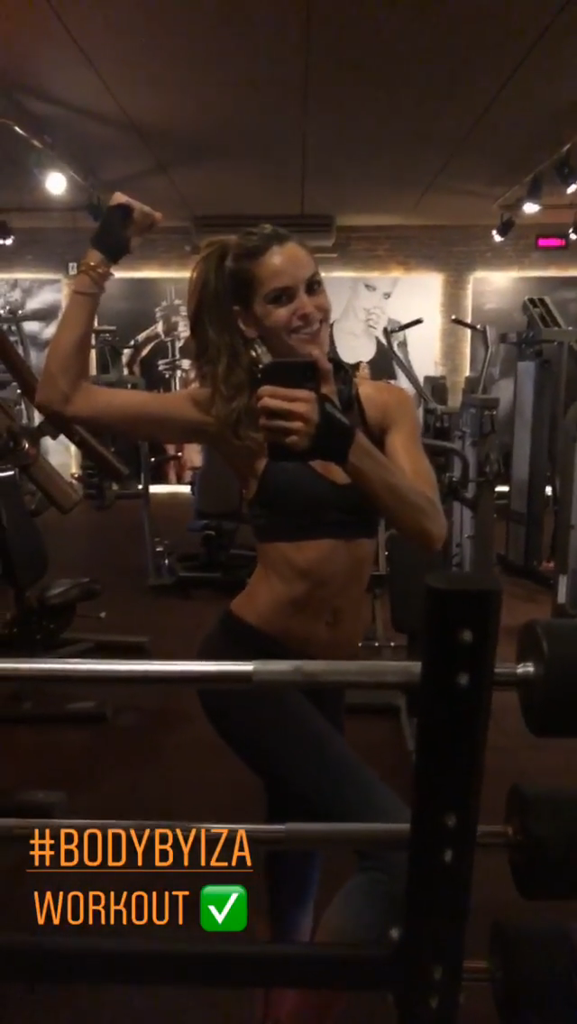 Izabel Goulart -- MOSN 160218 To 070518 035.png
