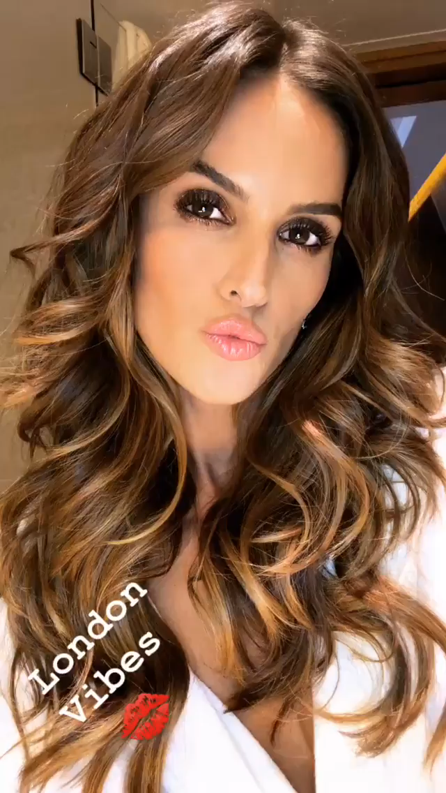 Izabel Goulart -- MOSN 160218 To 070518 043.png