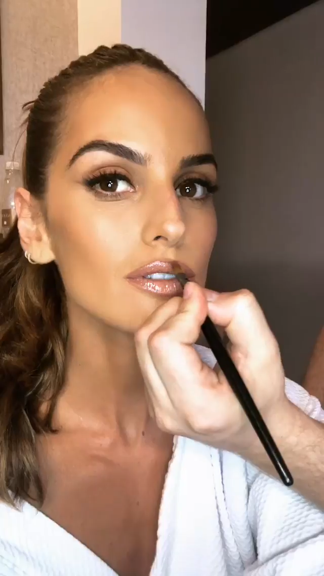 Izabel Goulart -- MOSN 160218 To 070518 029.png
