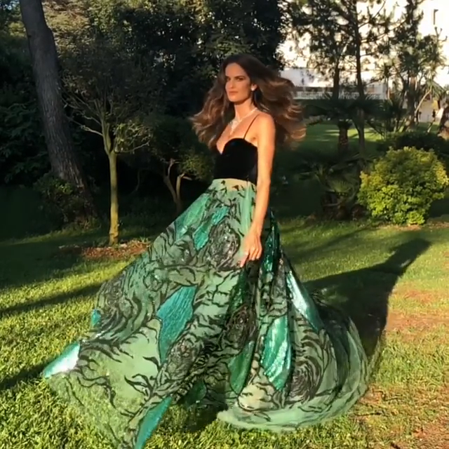 Izabel Goulart -- MOSN 080518 To 100718 061.png