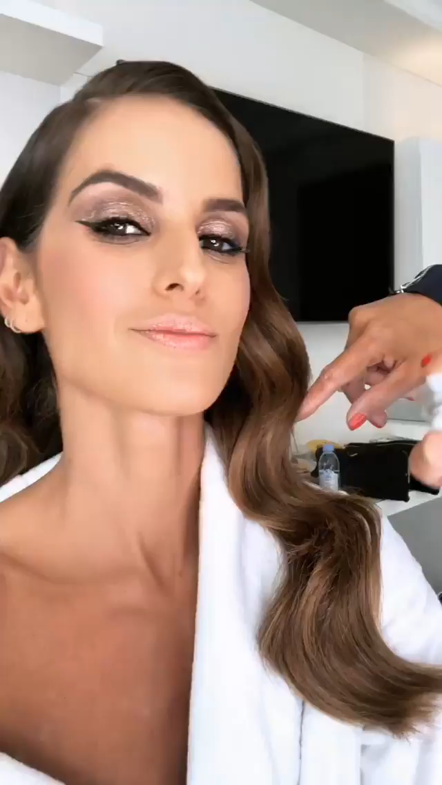 Izabel Goulart -- MOSN 080518 To 100718 037.png
