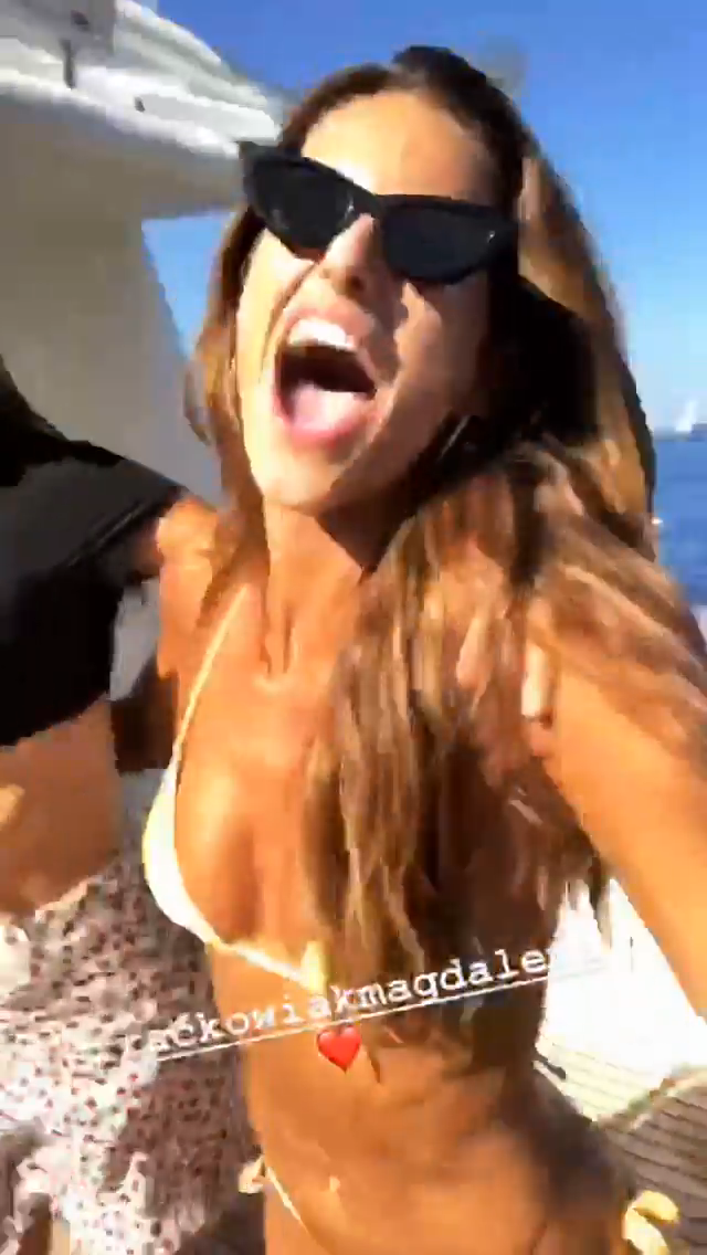 Izabel Goulart -- MOSN 080518 To 100718 053.png