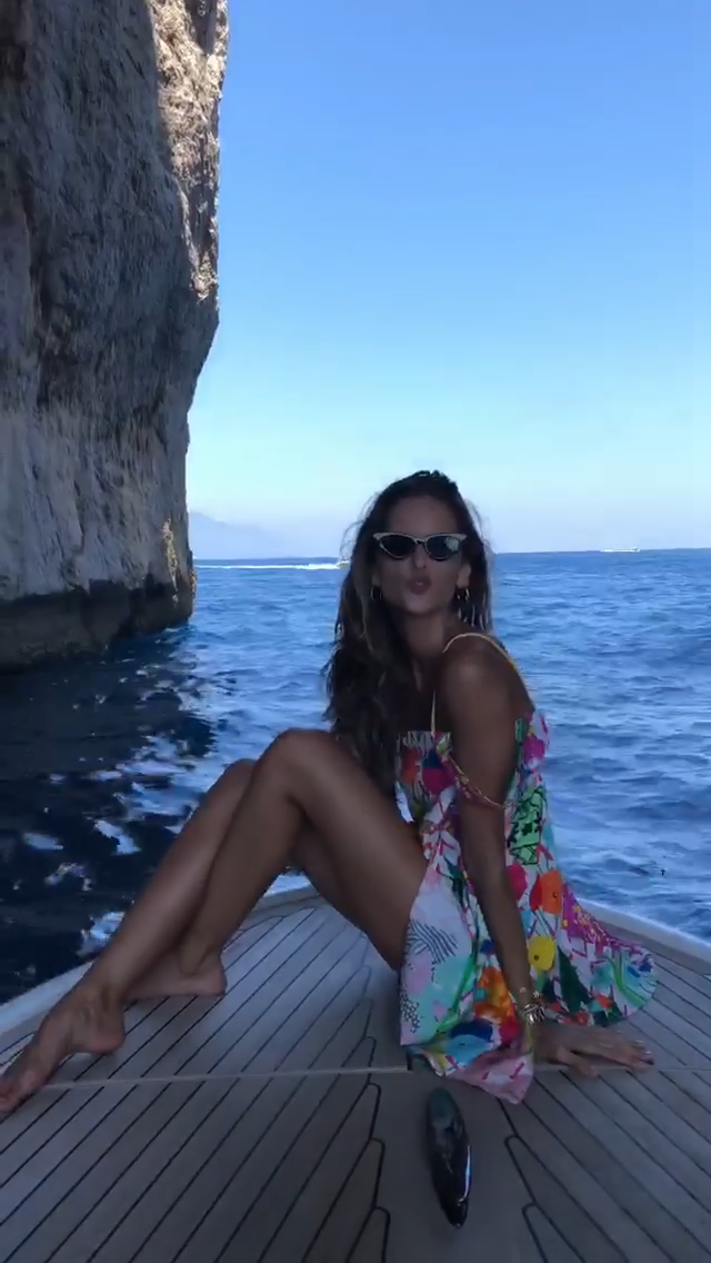 Izabel Goulart -- MOSN 080518 To 100718 050.png