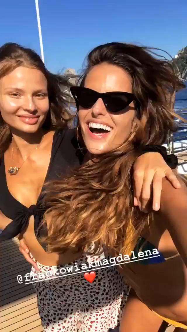 Izabel Goulart -- MOSN 080518 To 100718 052.png