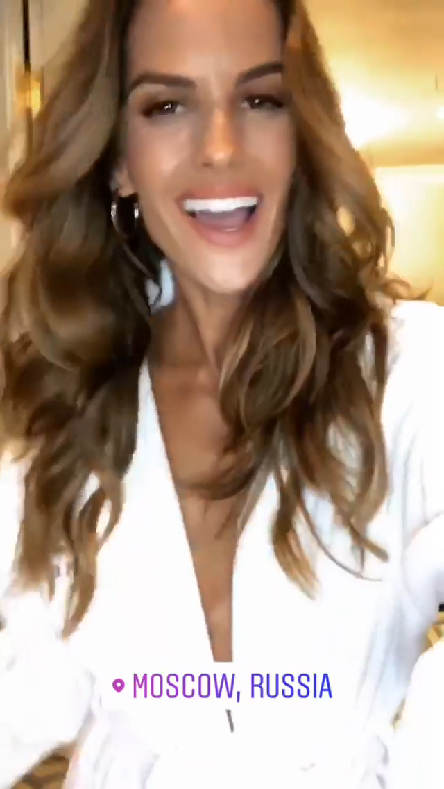 Izabel Goulart -- MOSN 080518 To 100718 047.png
