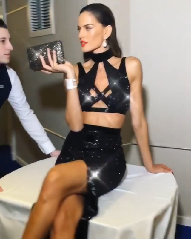 Izabel Goulart -- MOSN 080518 To 100718 059.png