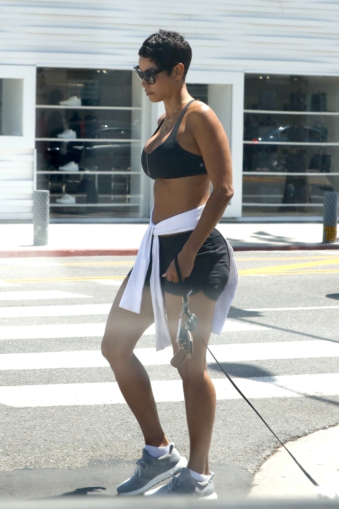 nicole-murphy-staying-cool-in-a-sports-bra-and-shorts-on-a-hot-day-in-beverly-hills-8318-1.jpg