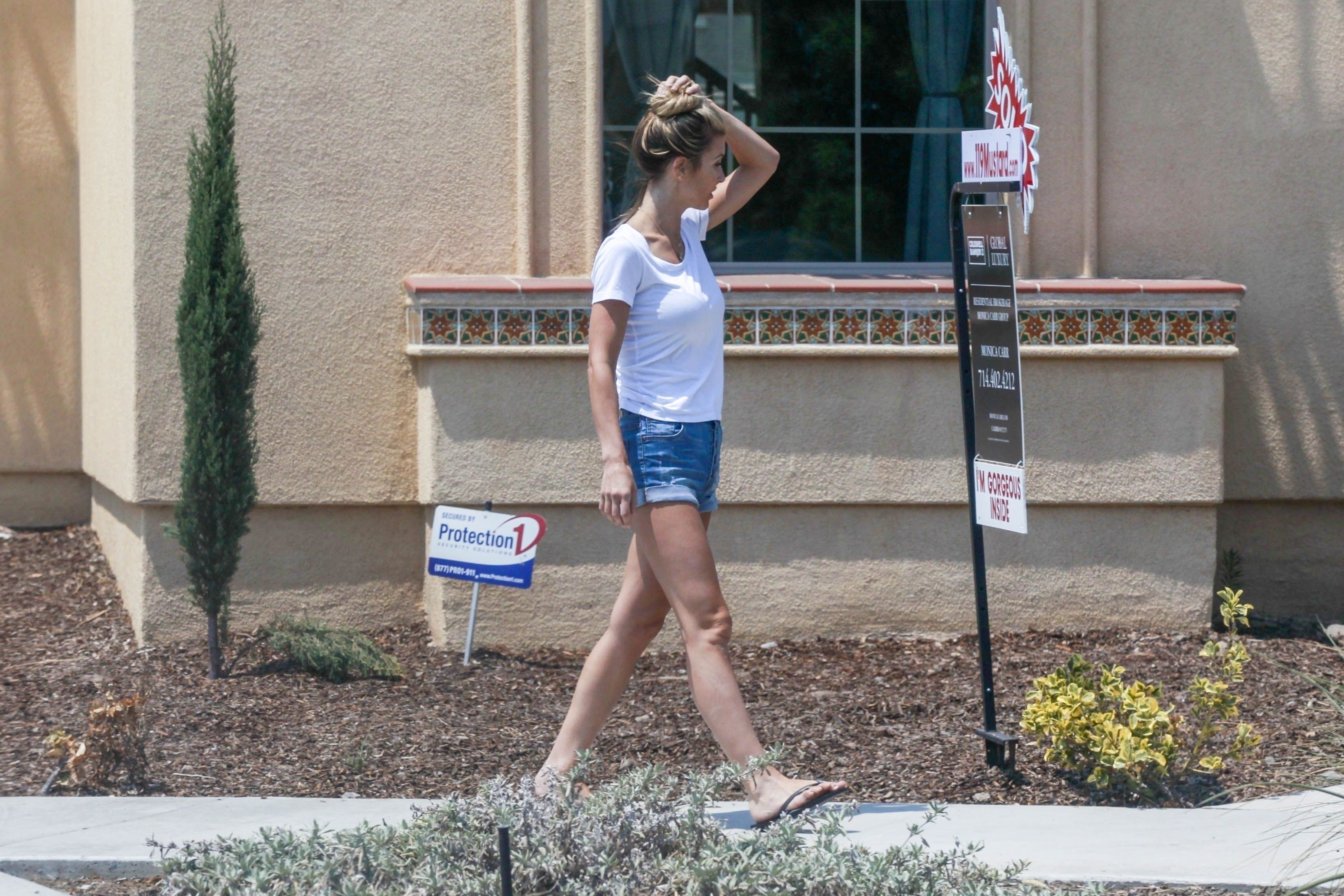 audrina-patridge-moving-out-of-her-home-in-anaheim-hills-81118-16.jpg