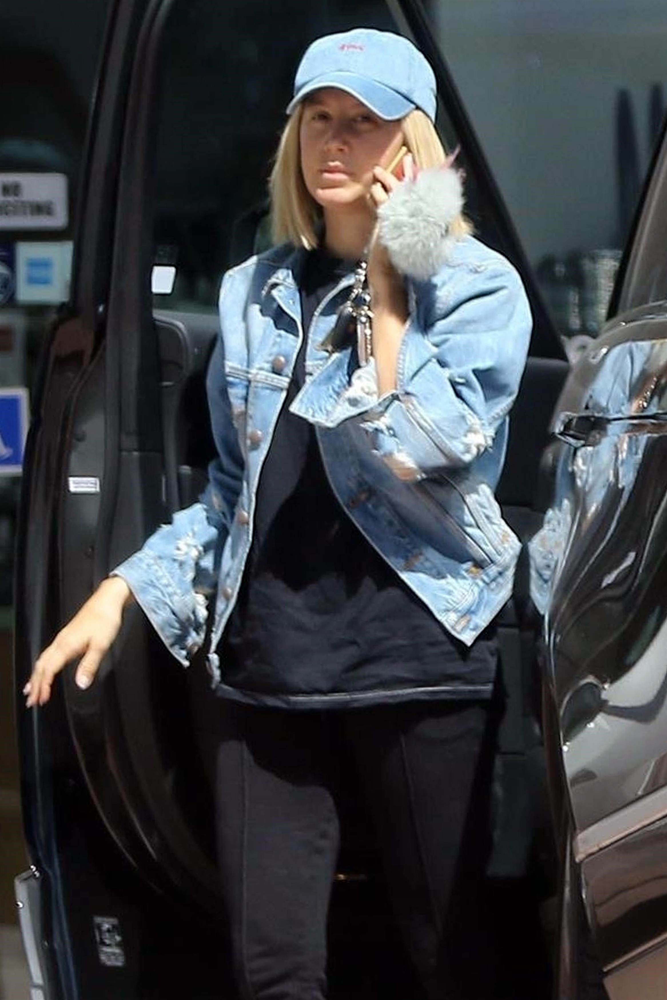ashley-tisdale-going-to-a-nail-salon-in-studio-city-92218.jpg