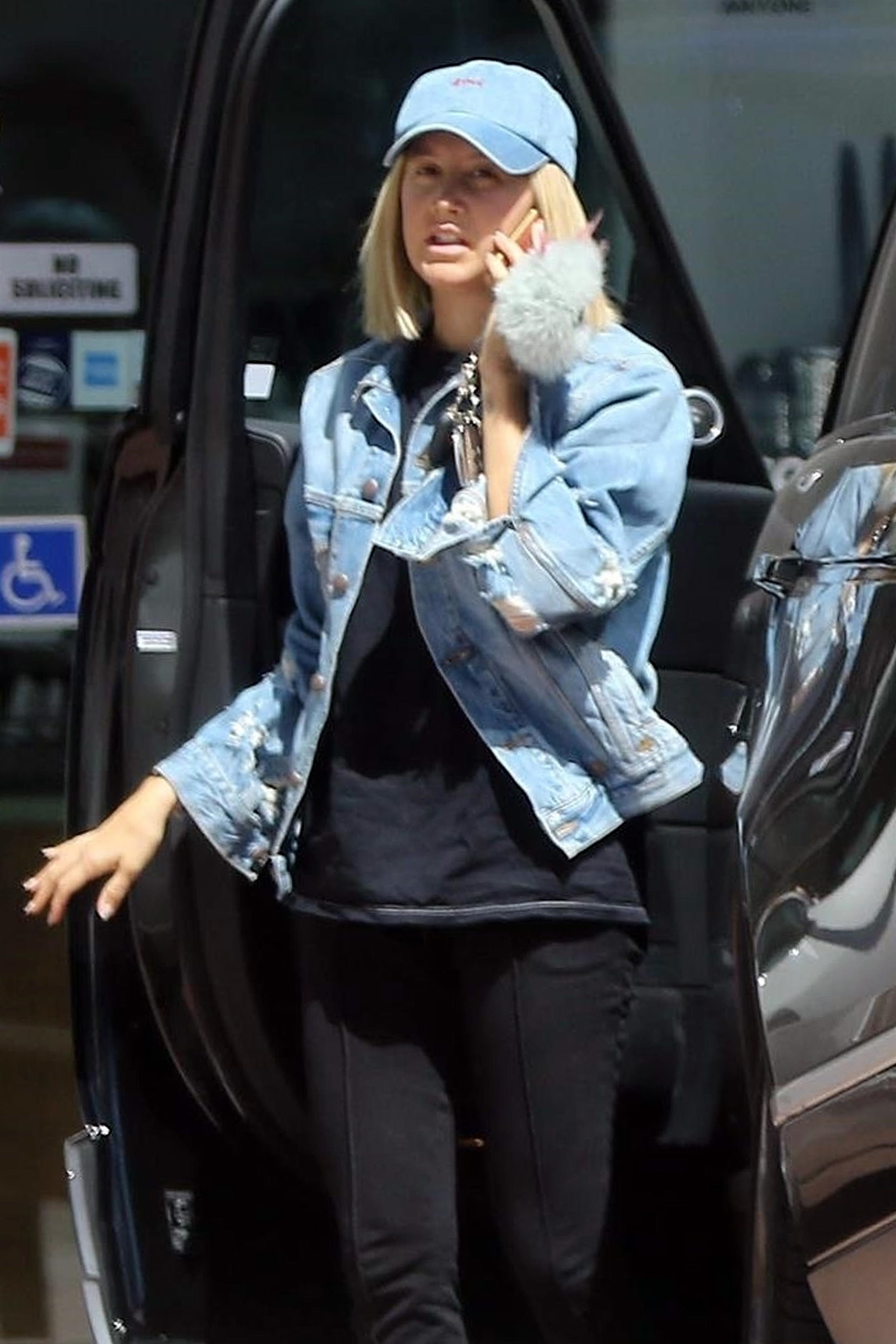 ashley-tisdale-going-to-a-nail-salon-in-studio-city-92218-2.jpg