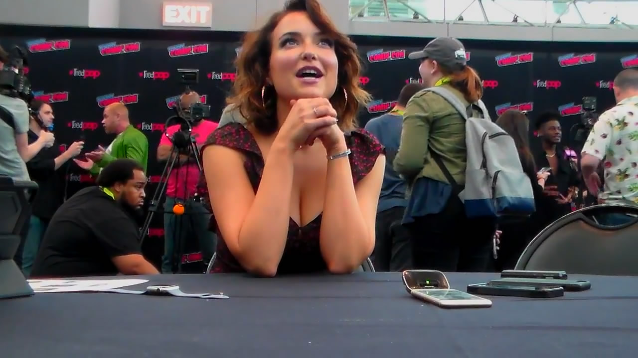 milana-vayntrub-interviewed-by-the-geekiary-at-new-york-comic-con-in-new-york-city-10618-16.jpg