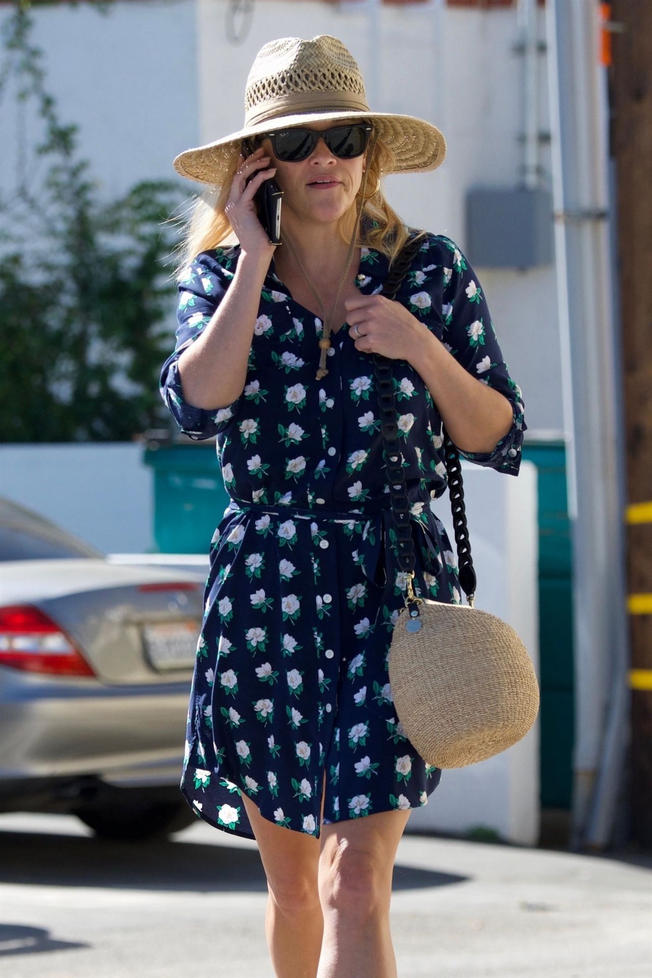 reese-witherspoon-at-the-beauty-park-medical-spa-in-santa-monica-10-20-2018-5.jpg