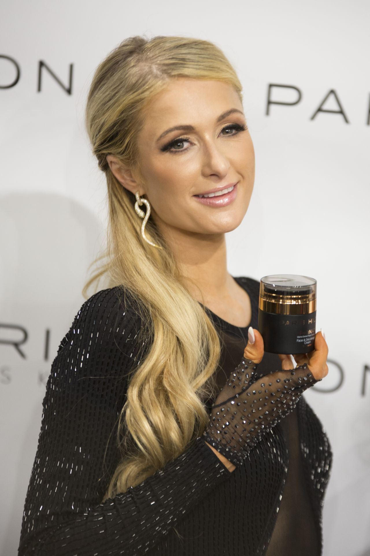 paris-hilton-hosts-the-prod.n.a-skincare-launch-party-at-rinascente-in-milan-2.jpg