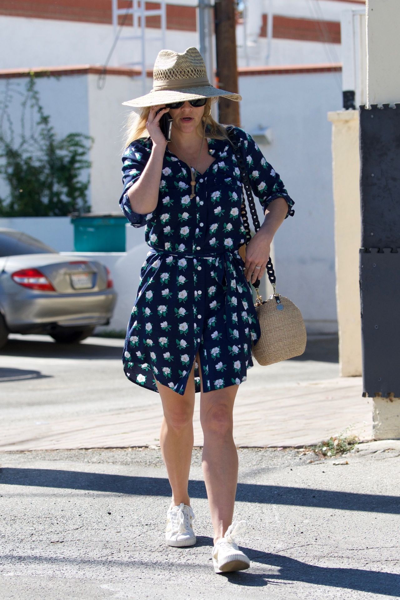 reese-witherspoon-at-the-beauty-park-medical-spa-in-santa-monica-10-20-2018-4.jpg