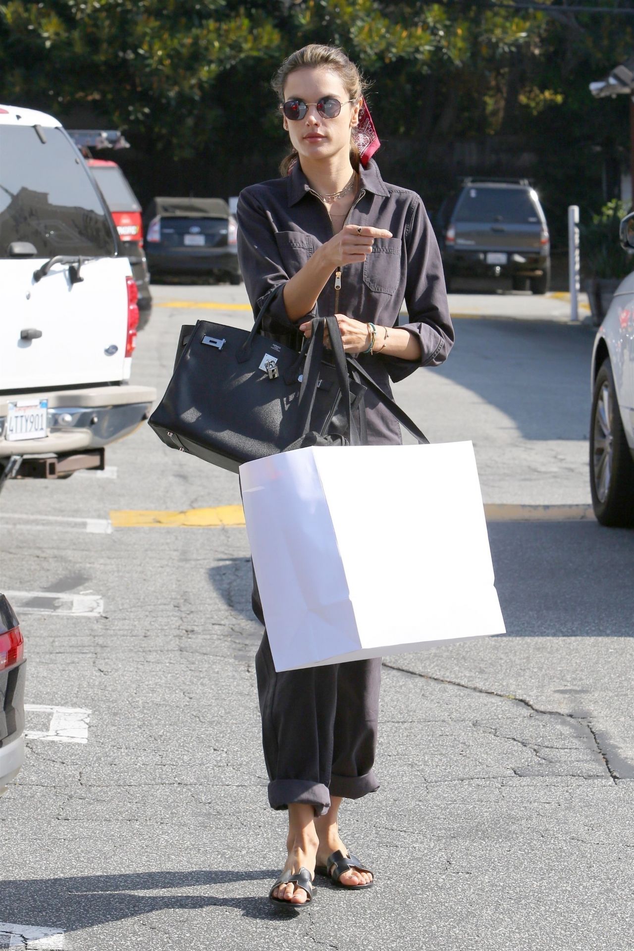 alessandra-ambrosio-and-her-mother-lucilda-ambrosio-shopping-in-brentwood-11-05-2018-10.jpg