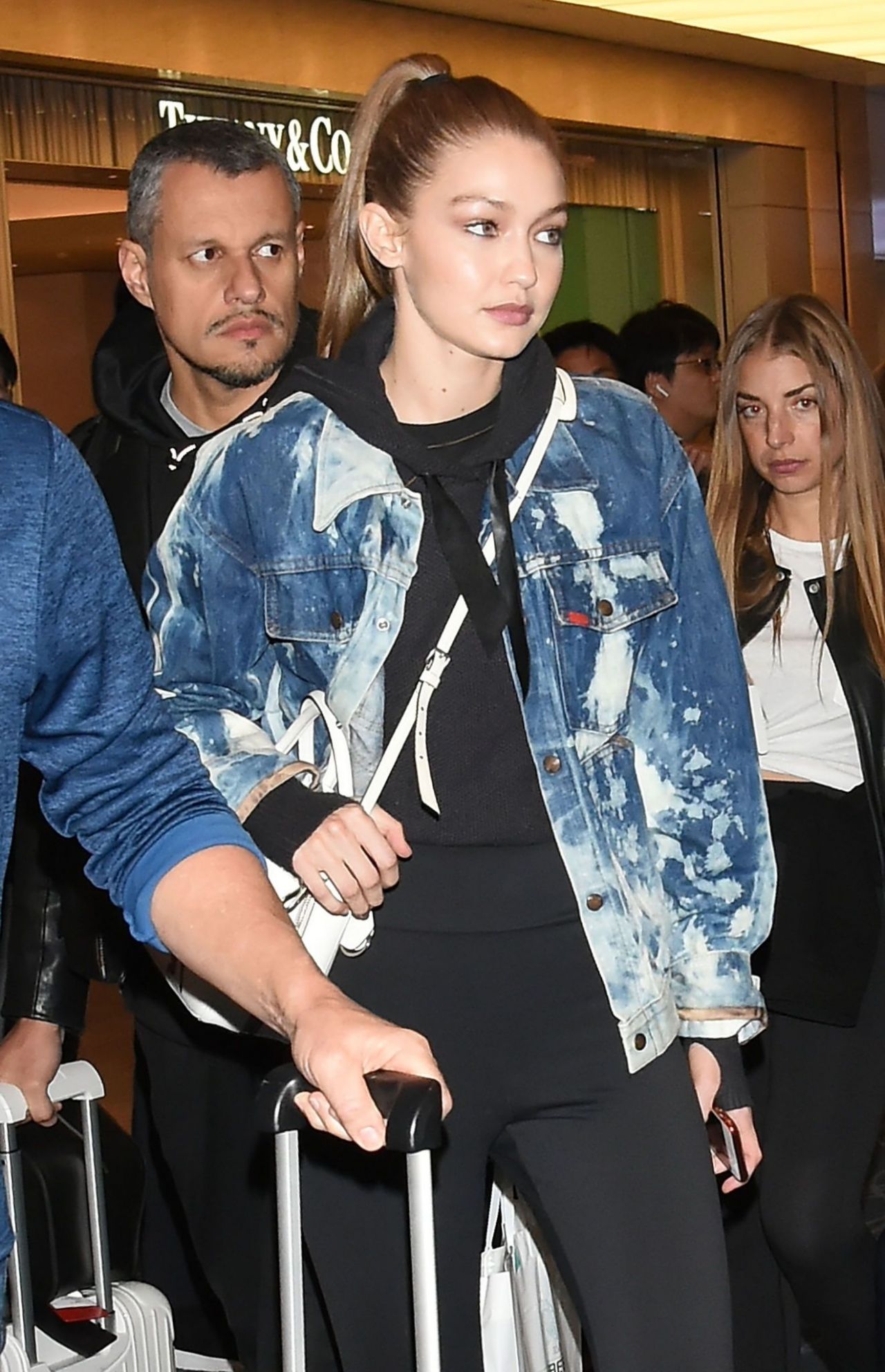 gigi-hadid-at-haneda-airport-in-tokyo-11-14-2018-1.jpg