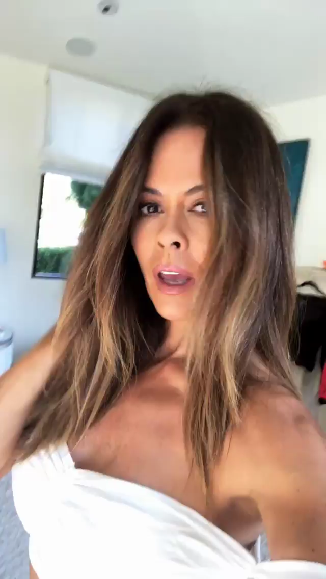 Brooke Burke -- MOSN 180918 To 151118 042.png