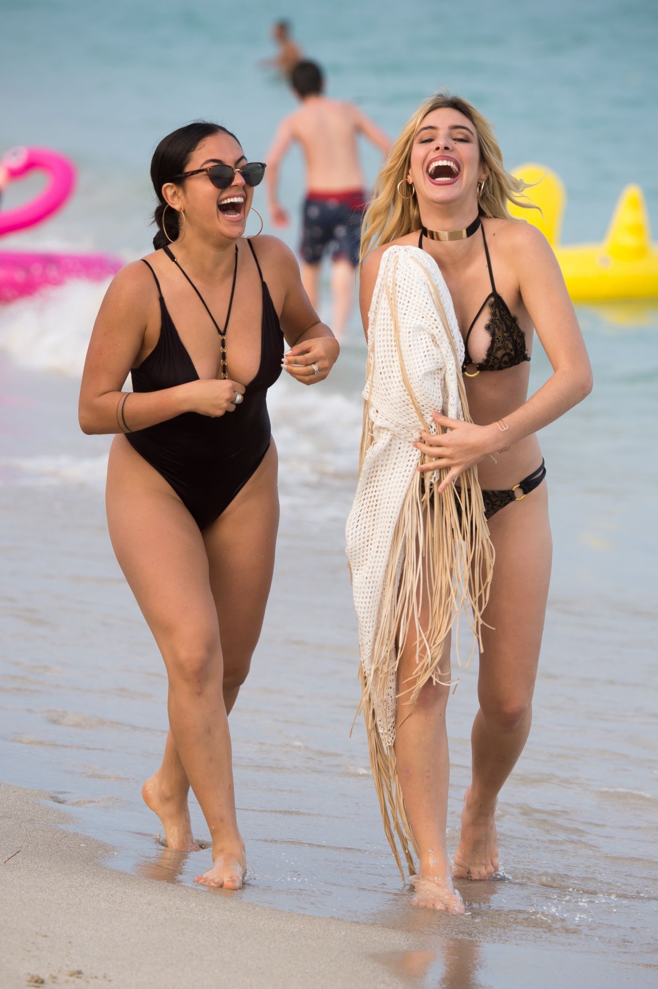 lele-pons-and-inanna-on-the-beach-in-miami-beach-14.jpg