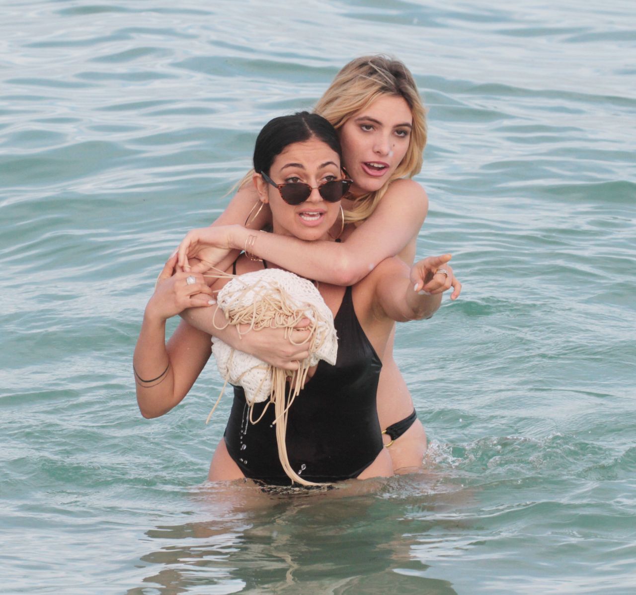 lele-pons-and-inanna-on-the-beach-in-miami-beach-8.jpg