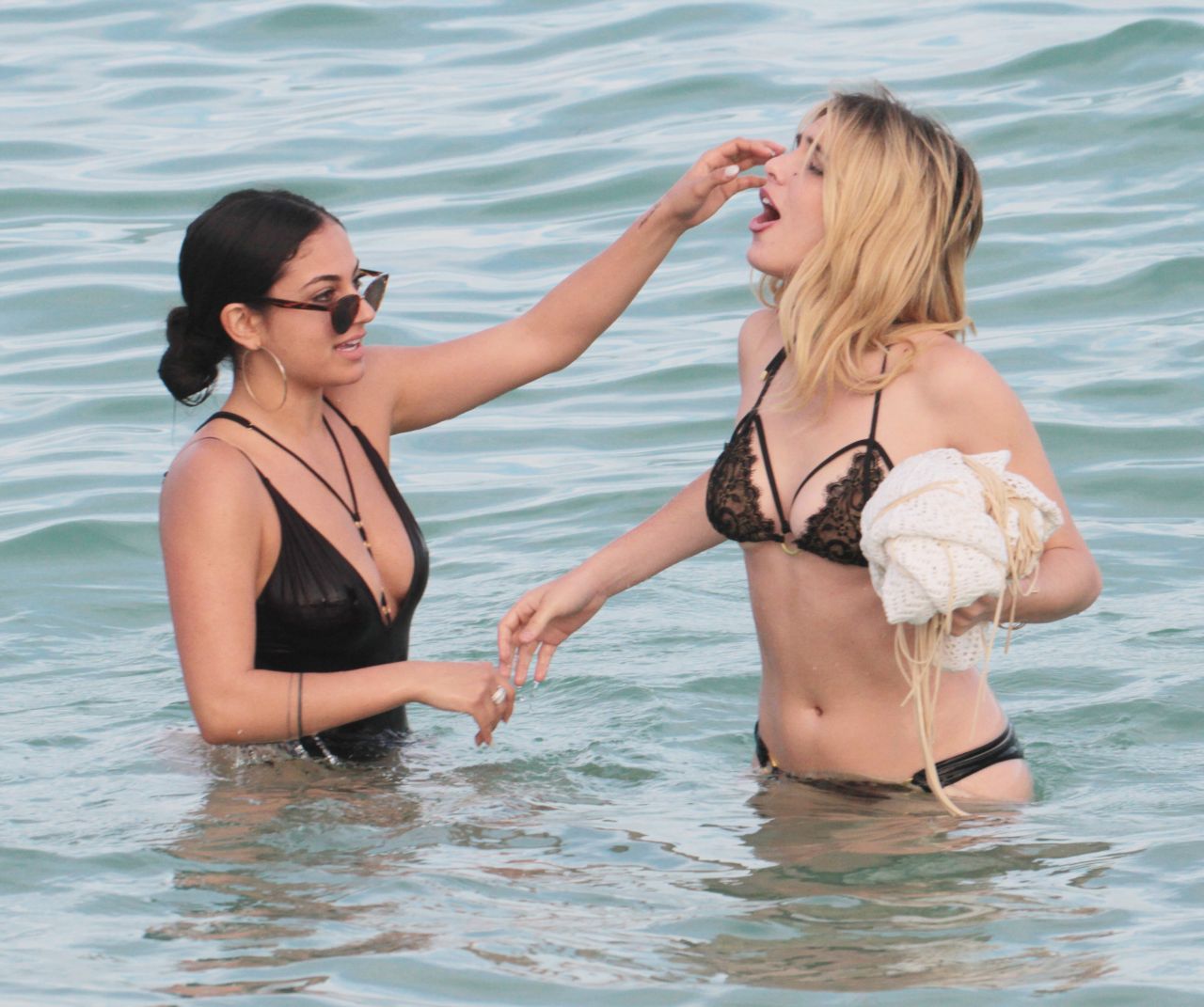 lele-pons-and-inanna-on-the-beach-in-miami-beach-7.jpg