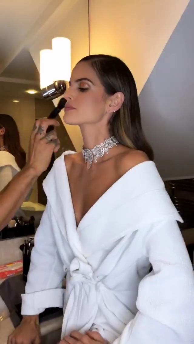 Izabel Goulart -- MOSN 100718 To 241118 039.png