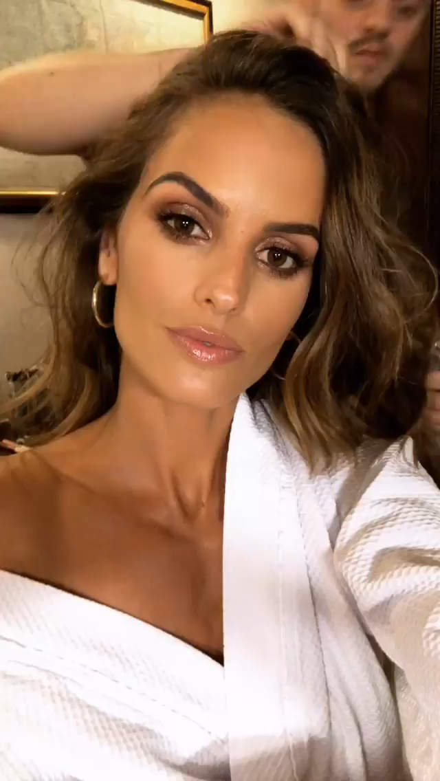 Izabel Goulart -- MOSN 100718 To 241118 031.png