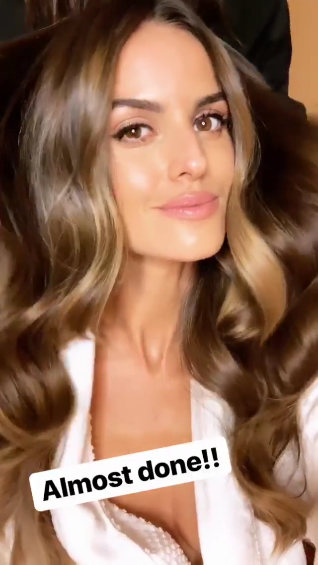Izabel Goulart -- MOSN 100718 To 241118 043.png