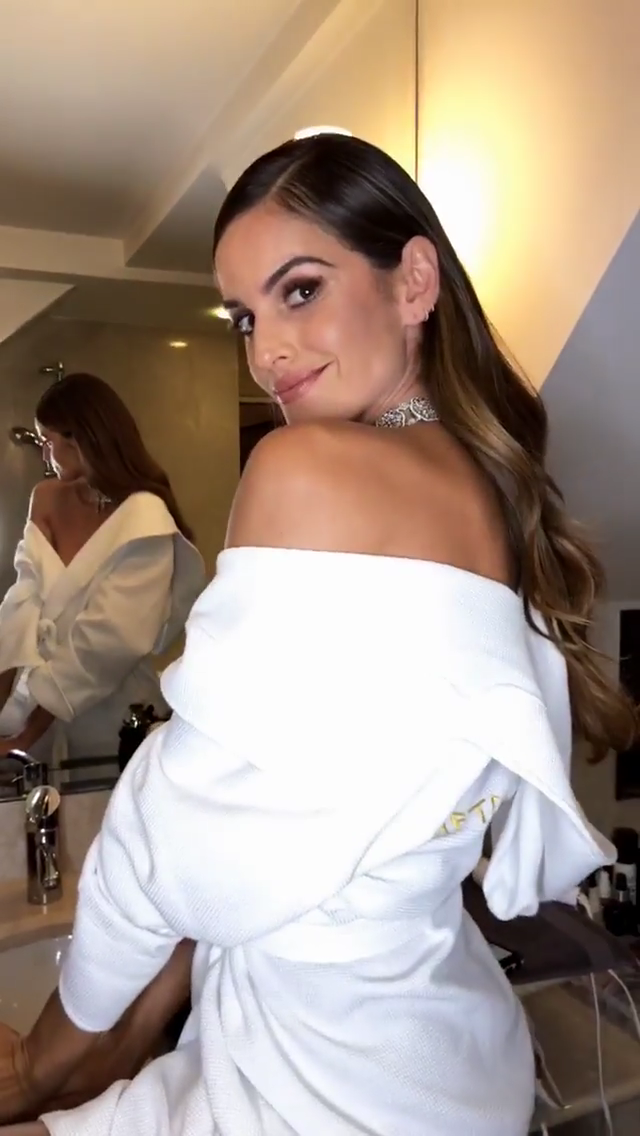 Izabel Goulart -- MOSN 100718 To 241118 040.png