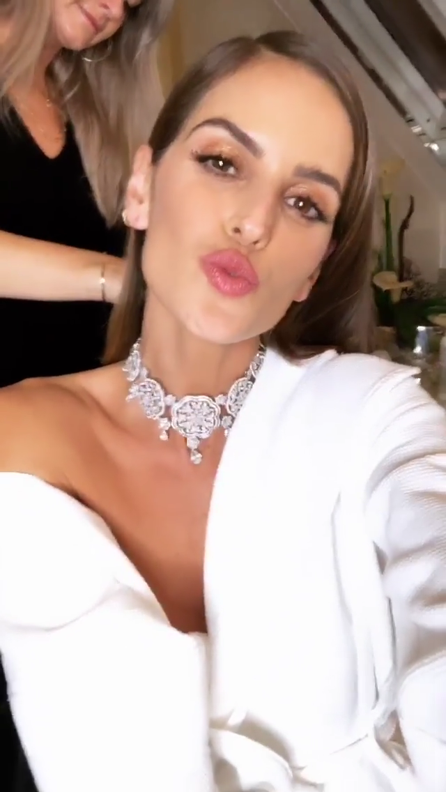 Izabel Goulart -- MOSN 100718 To 241118 042.png