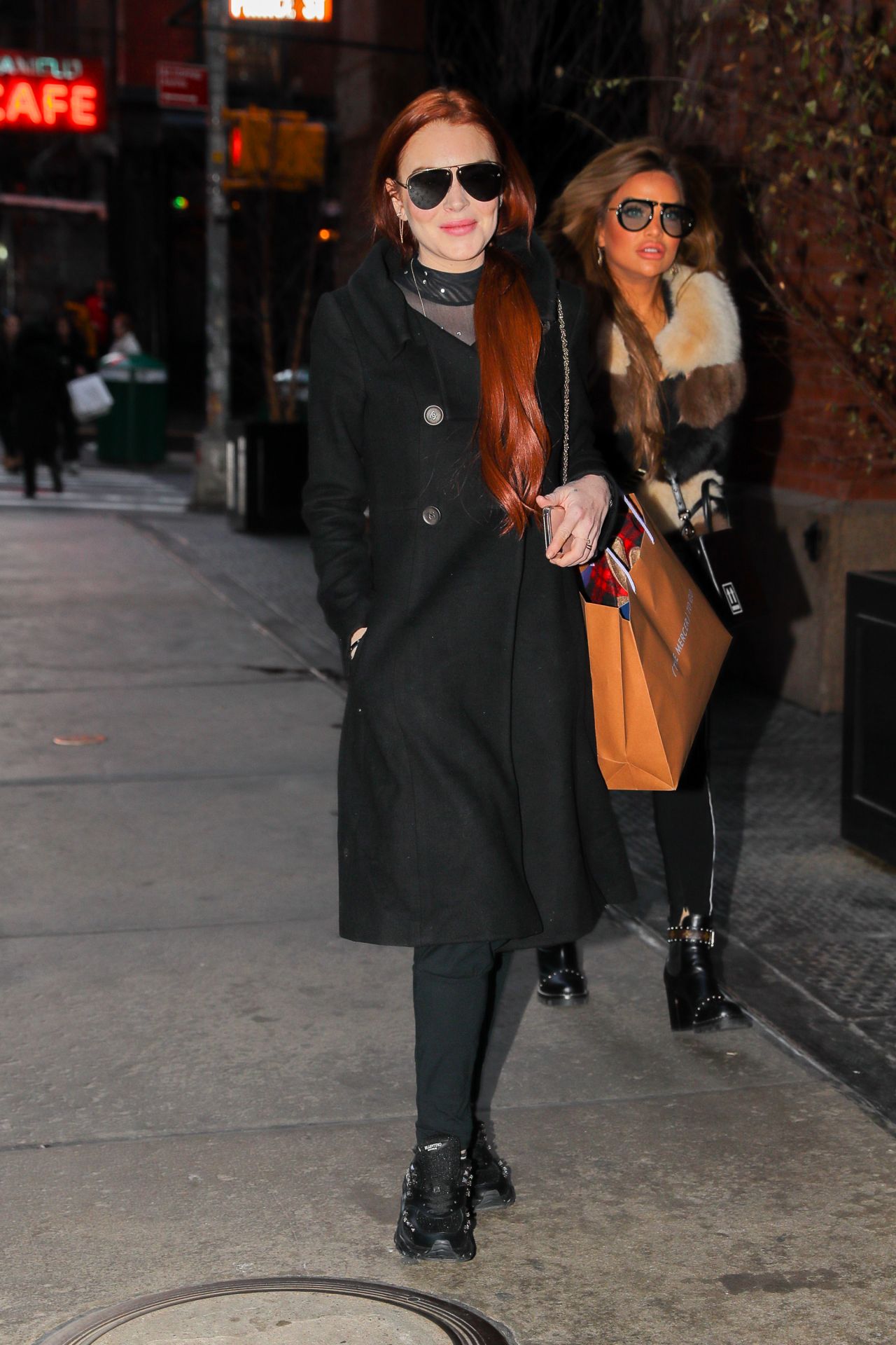 lindsay-lohan-night-out-in-new-york-01-02-2019-3.jpg
