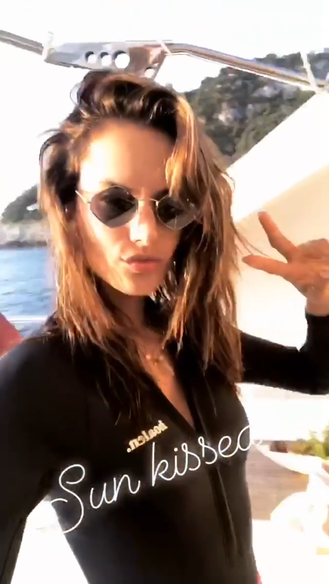 Alessandra Ambrosio -- MOSN 020618 To 210119 139.png