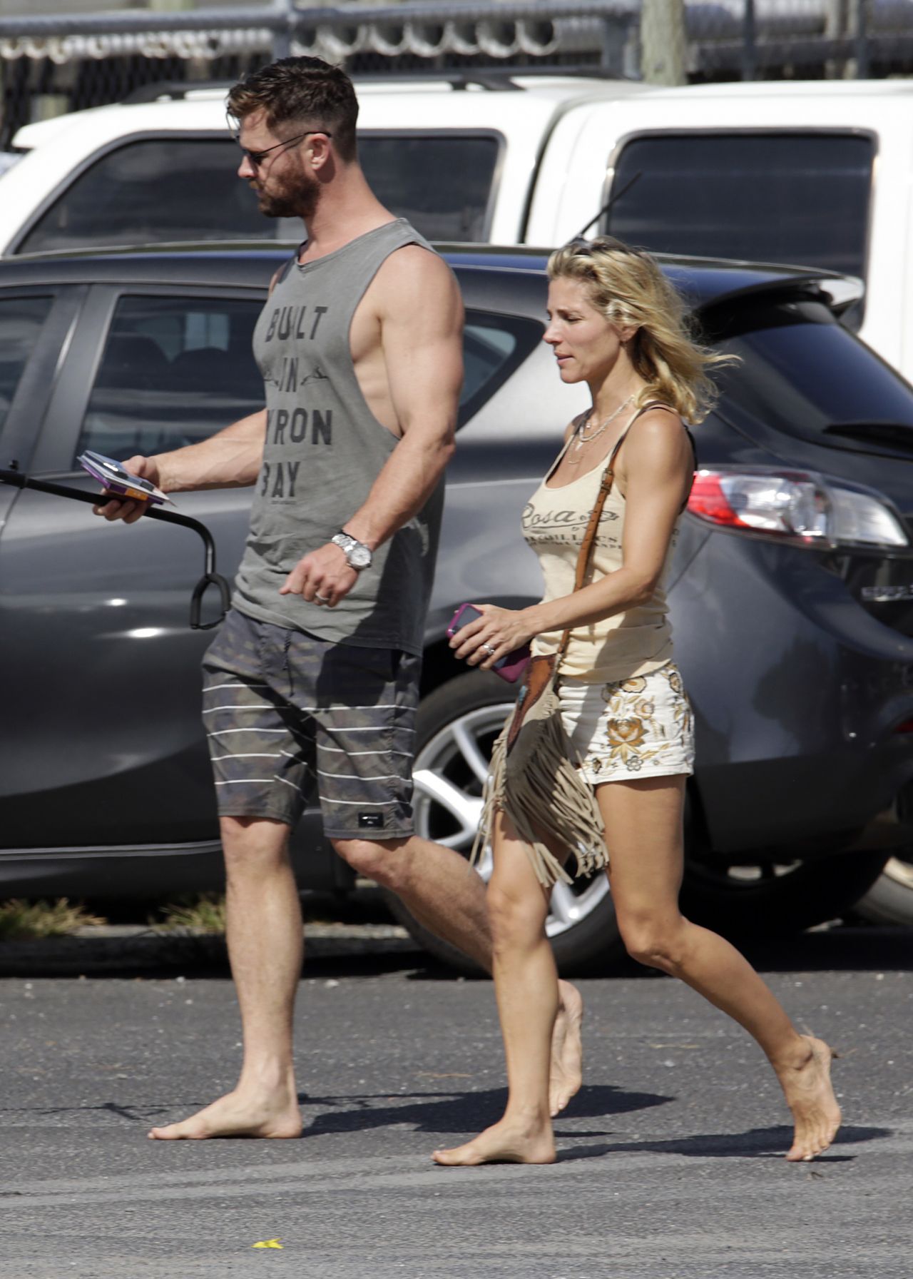 elsa-pataky-and-chris-hemsworth-out-in-byron-bay-02-06-2019-15.jpg