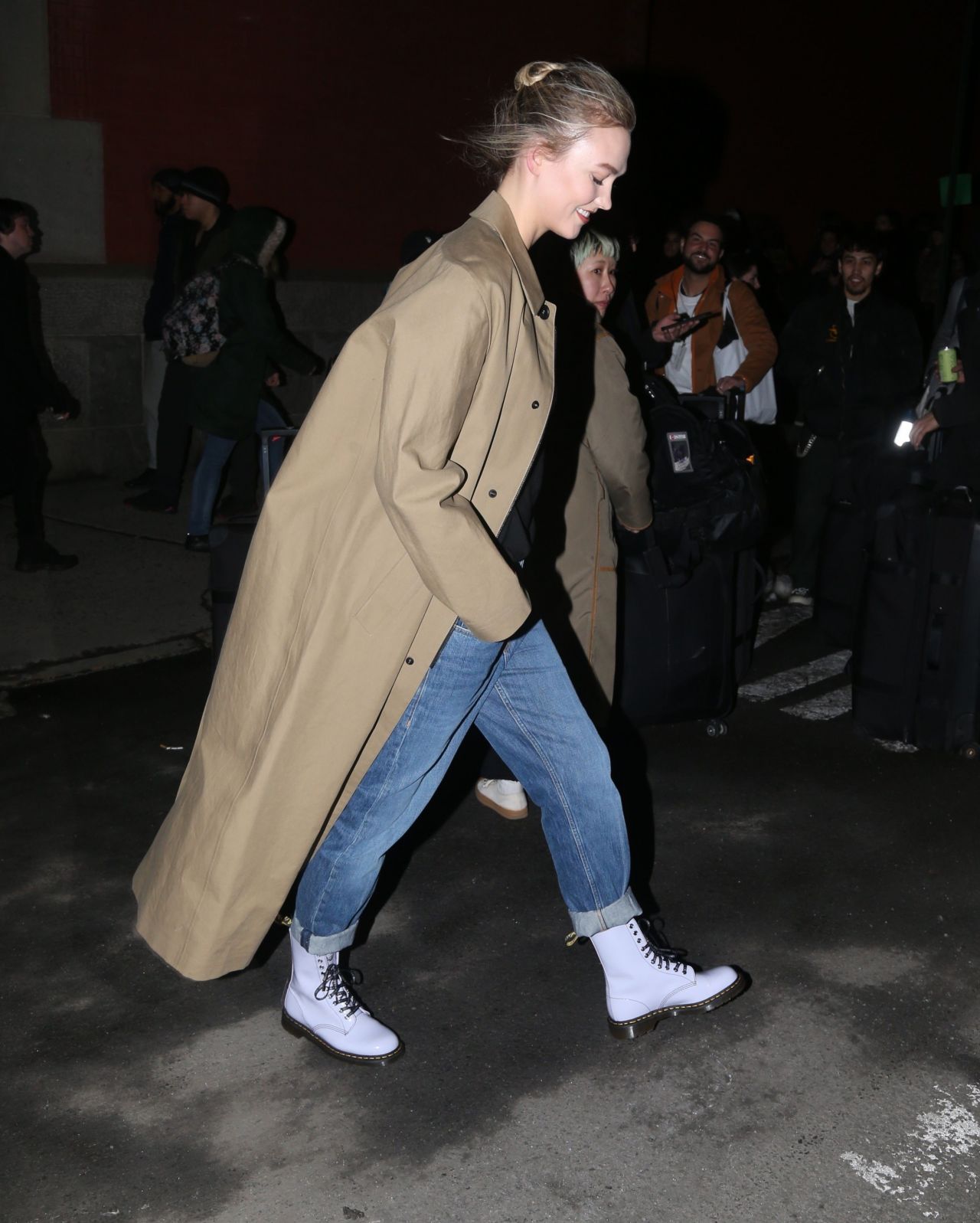 karlie-kloss-leaving-the-marc-jacobs-fashion-show-in-nyc-02-13-2019-5.jpg