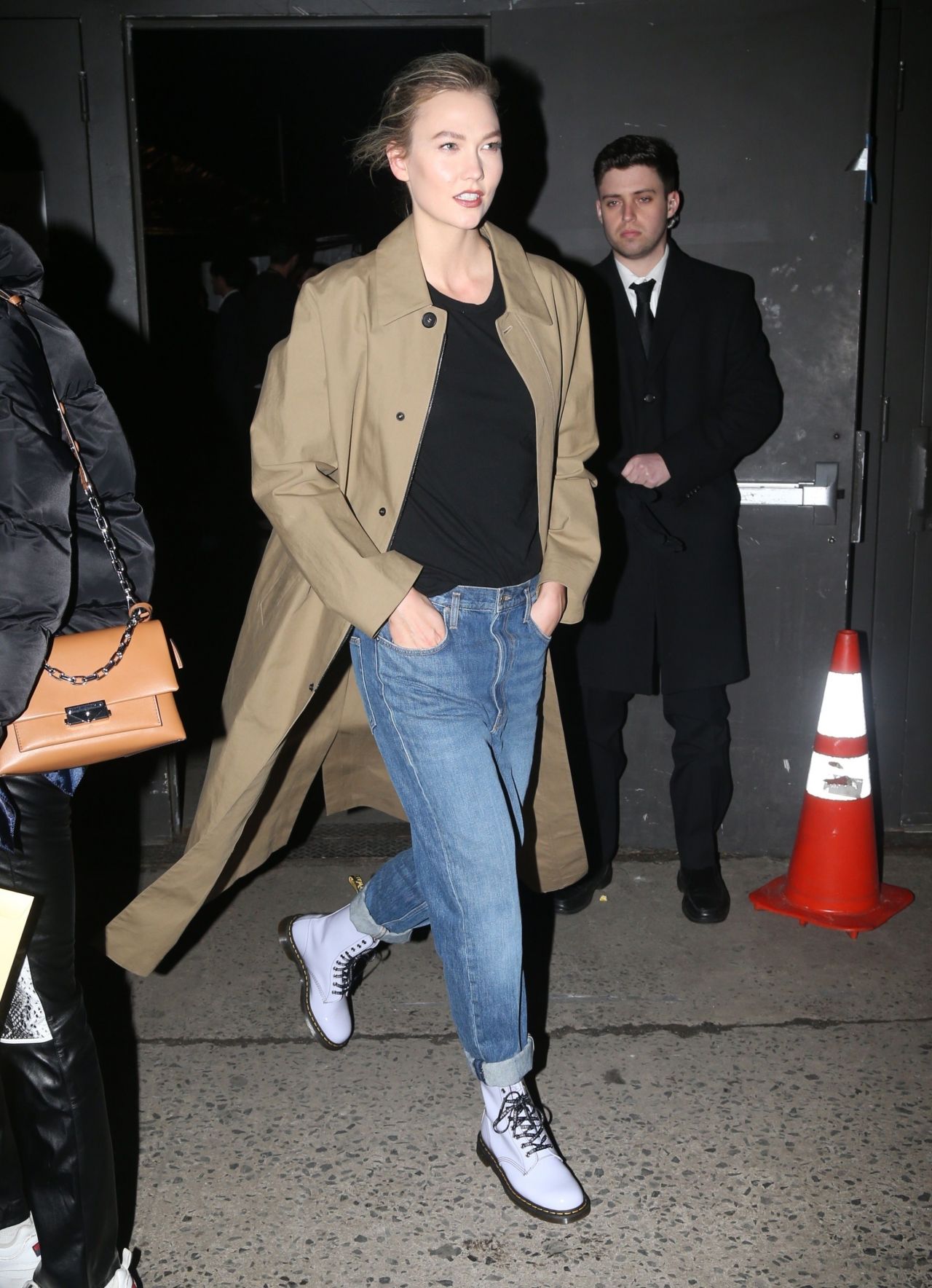 karlie-kloss-leaving-the-marc-jacobs-fashion-show-in-nyc-02-13-2019-1.jpg